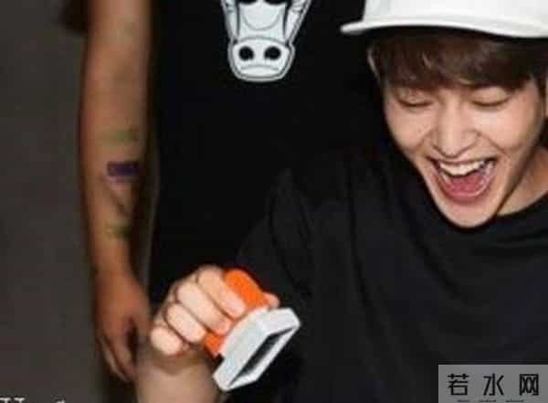 被Bigbang整，给Apink伴舞，经纪人的苦逼日常