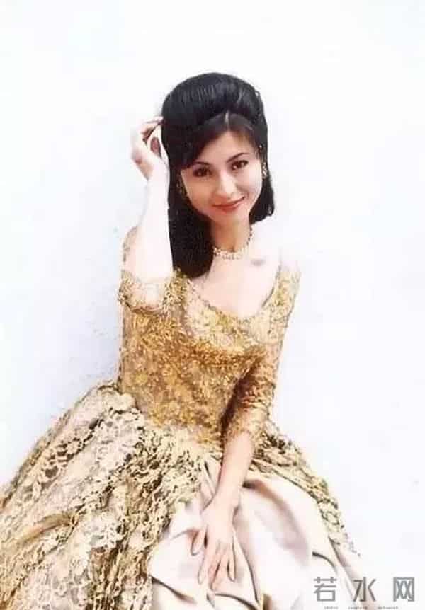 《我和春天有个约会》完美融合精明与单纯的金露露，因美好而幸福