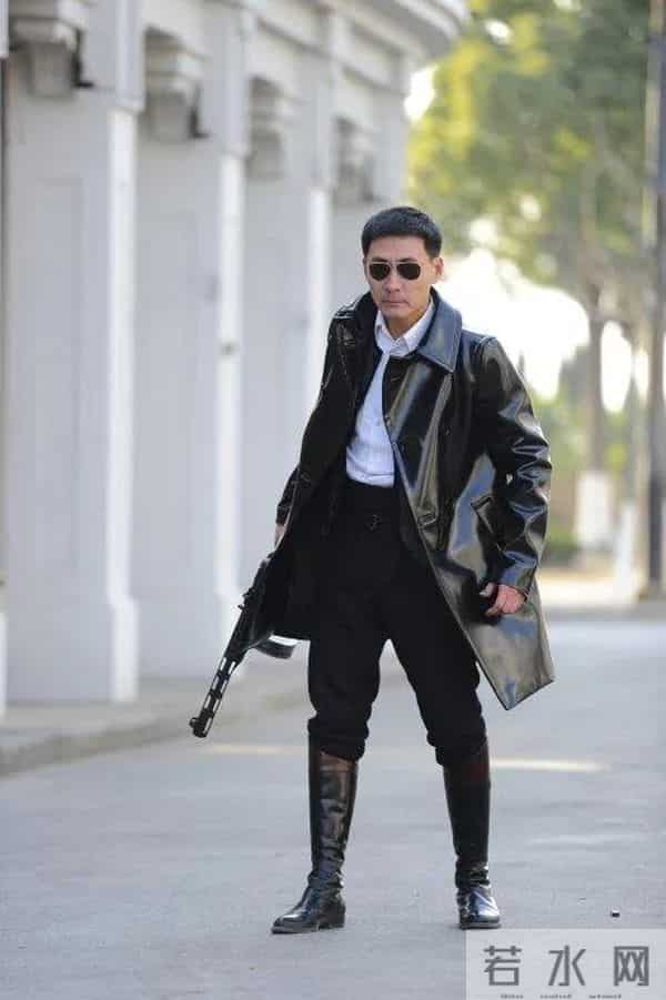 1. 解放初上海危机四伏《飞虎神鹰》燕双鹰勇斗特务