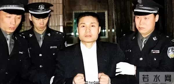 曾经的扫黑英雄文强,生命中的最后四小时,在看守所里辗转难眠