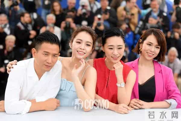 OMG - 把戛纳红毯走成田径比赛,她有真功夫