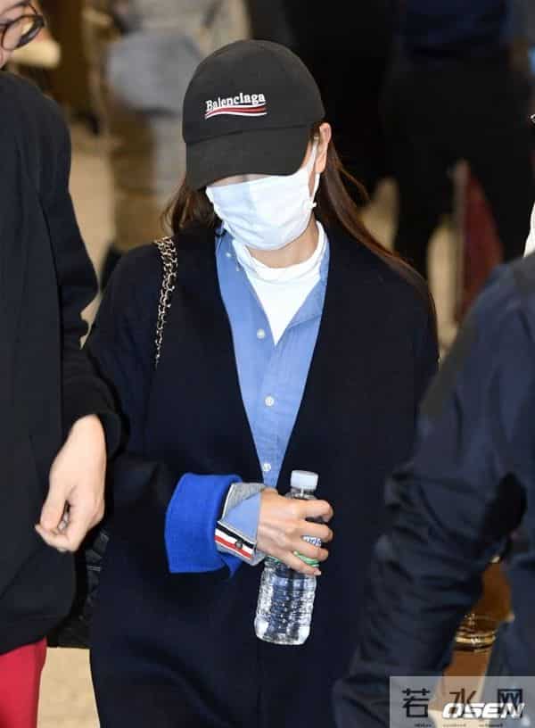 SM家族结束海外公演飞抵韩国 EXO朴灿烈SHINee金基范等口罩遮面显低调