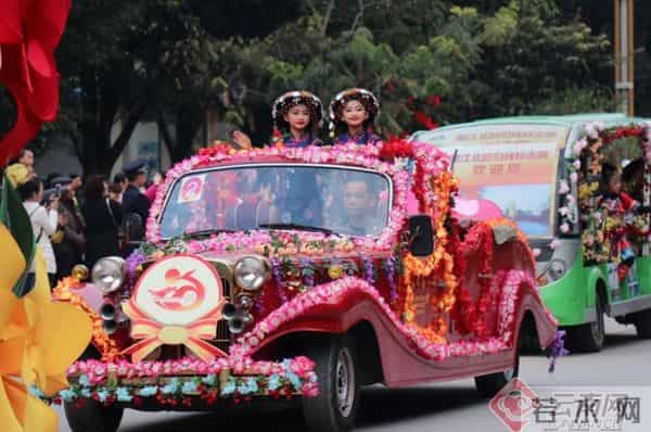 傻傻分不清！千余对双胞齐聚云南墨江共庆第十五届双胞胎节