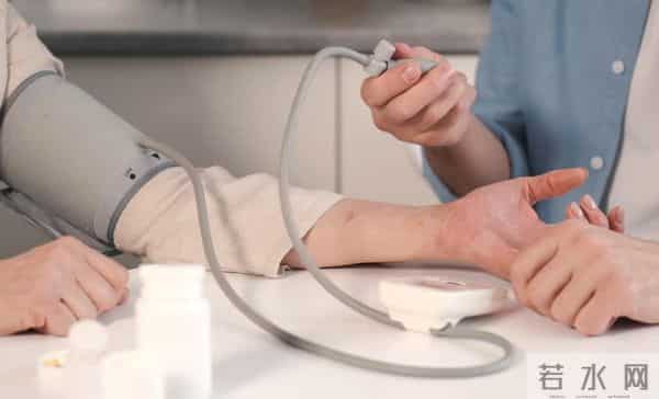 建议中老年:每天吃这3样,心脏比年轻人还强,手脚有劲精神头足