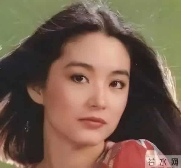 被丑男“糟蹋”的6位女明星，每个如花似玉，却鲜花插在牛粪上