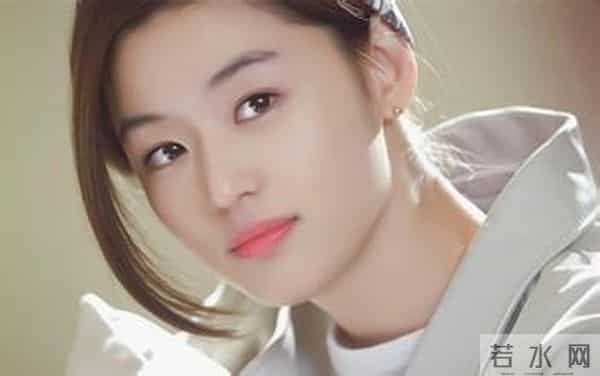 那些把乃们迷到不行的宋仲基、宋慧乔、权志龙都是他的粉丝!