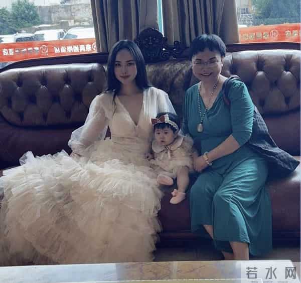 干露露一岁女儿曝光！妹妹干毛毛成网红，网友调侃“露毛姐妹！”
