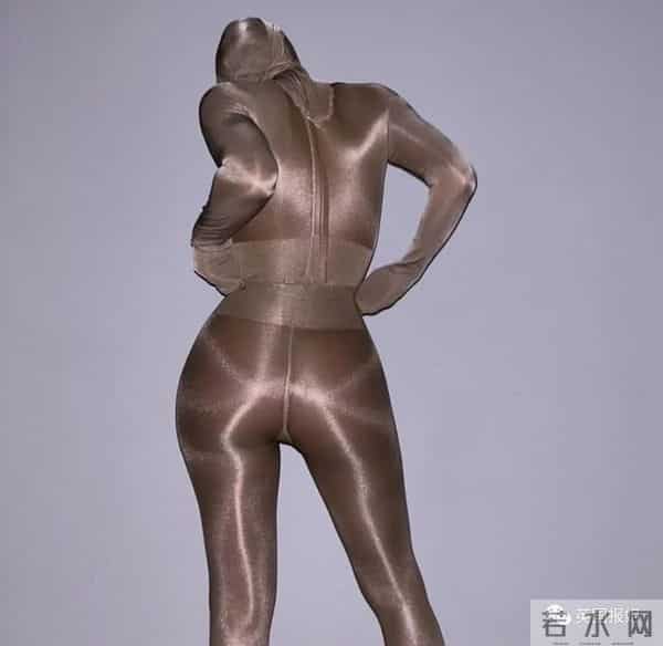 金卡戴珊离婚又分手后变化超大！素颜出镜惊呆网友，参演爆火美剧