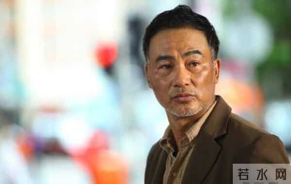 父亲被杀，被逼拍风月片，苦熬46年，任达华终成大佬