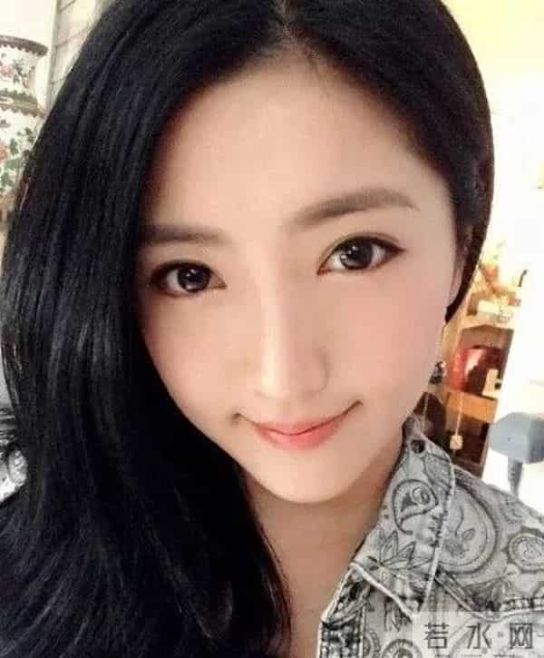 31岁前TVB小花曾被指插足影后婚姻 现已结婚并怀孕六个多月
