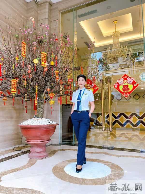 越南女机长鲜为人知的生活，这颜值这气质不愧担当