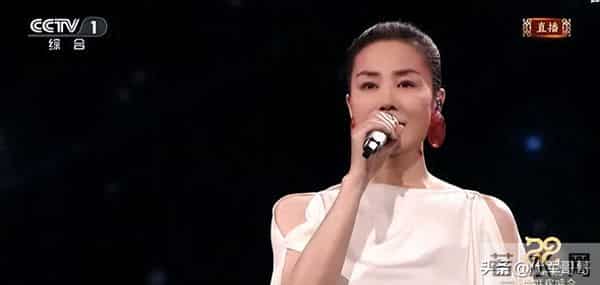 北京那一夜,“跌落神坛”的王菲,让所有人见识了她的江湖地位