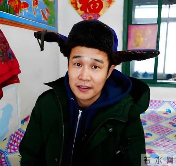 44岁小沈阳现身故宫,没人认识还找三个保镖清道 网友嘲讽:谱真大