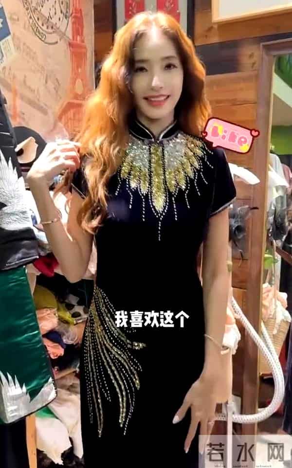 韩国女演员在杭州穿旗袍秀中文，网友：她中文说得好流畅