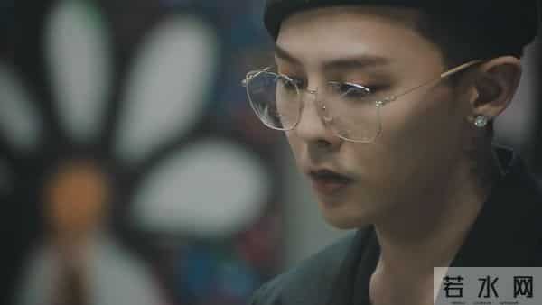 钦佩,周润发一生中四次下跪,每一次都跪得有理有据