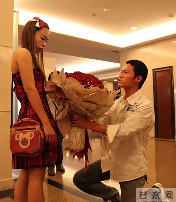 2009年,那个火爆全网,后出走美国的“凤姐”,如今怎么样了?