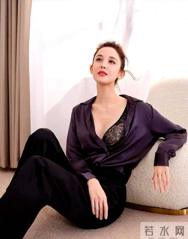 娜扎代言内衣照杀疯了！上围傲人曲线太绝，张翰后悔还来得及吗