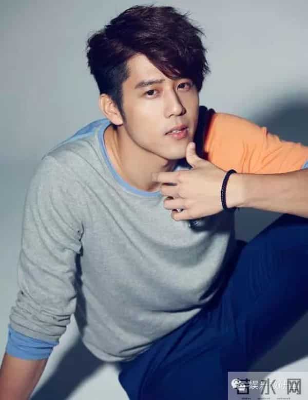 他是霍建华好友,朴信惠和他吻戏直呼紧张,曾和鬼鬼陷三角恋