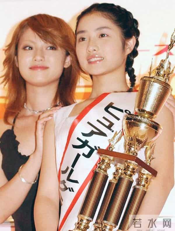 藏了5年的老公露面!嫁给金融男的女明星,都成了富婆天花板?