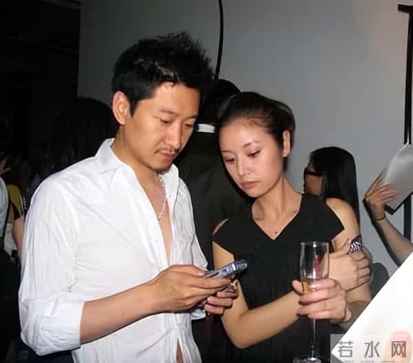 林心如原形毕露？和5位半裸男聚会照片被扒出，网友：尺度太大