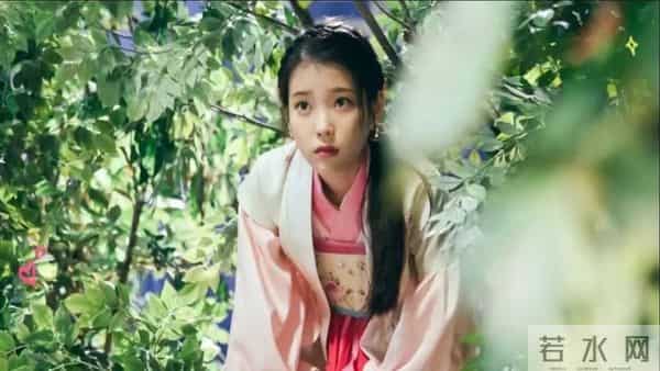 IU因长得丑被拒绝20次,如今成为韩国第一女solo,有人后悔了