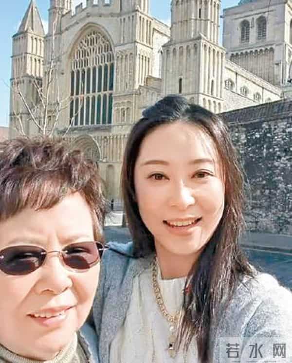 杨怡罗仲谦宣布10.2大婚 为身材婚后造人