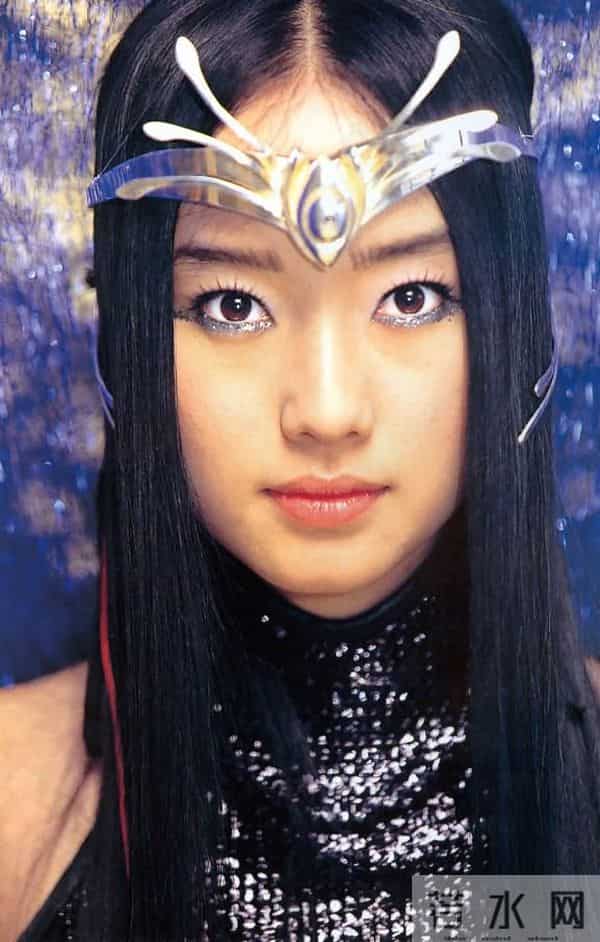 她曾爆红艳压李孝利 37岁从杀马特持续换脸美得惊人