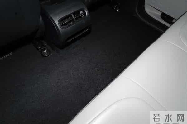 想买大5座侧滑门MPV,可以看看比亚迪D1,家人坐着舒服、车内安静