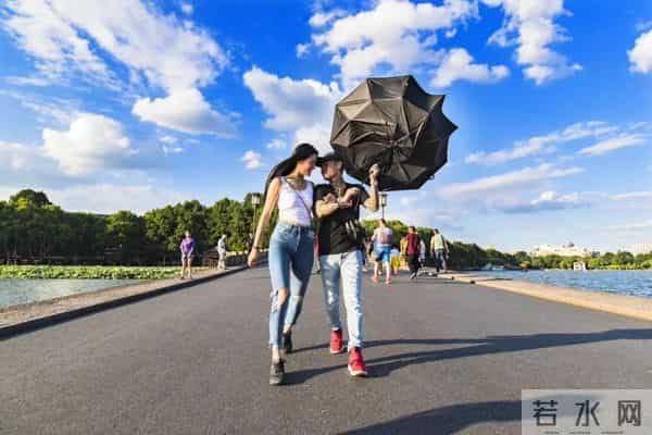 爱情模样太迷人！他在断桥拍了上千对情侣：是不是热恋，一眼能看出