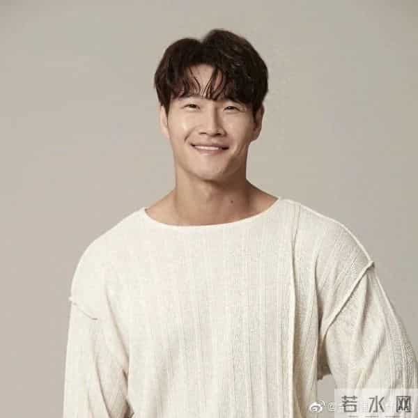 热搜爆了！49岁韩国男星金钟国，官宣结婚！