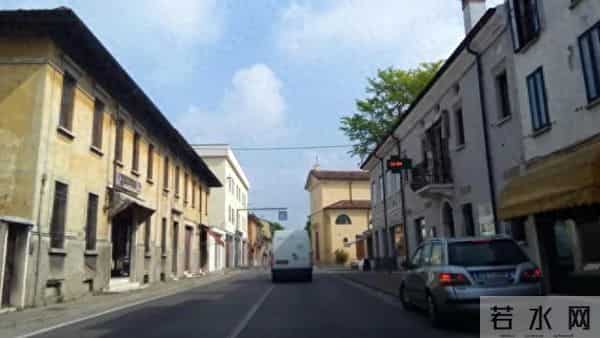 男子藏母尸扮老太,三年狂领43万养老