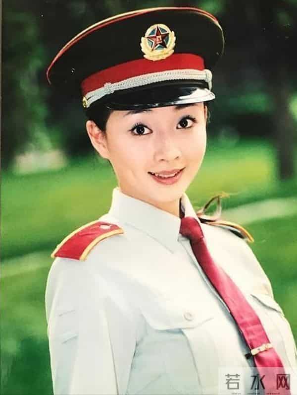 殷桃的坎坷情史：深陷包养门的同时，还被搅进两男三女的爱恨纠葛