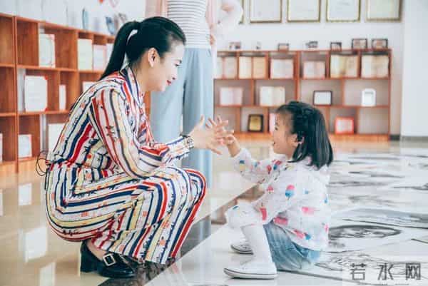 90后独臂女孩用奋斗书写“超凡人生”