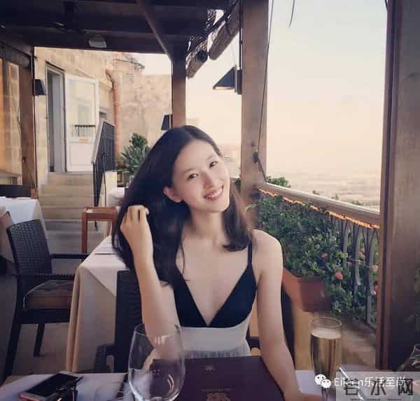 合影被裁？奶茶妹妹的千亿名媛晋级路还有多长？