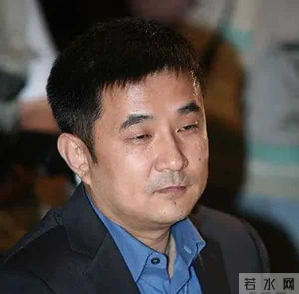 前江西首富欠下700亿,套现61亿带女星出逃,父亲受打击因病去世