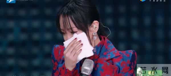 萨顶顶被说矫揉造作，张杰被批评没文化没审美，这位评委够格吗？