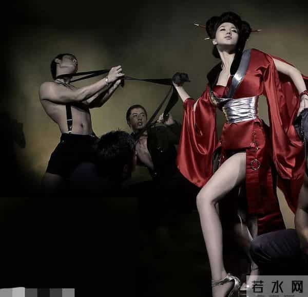 你敢相信如今41岁的阿朵,在《男人装》的战绩无人能及?