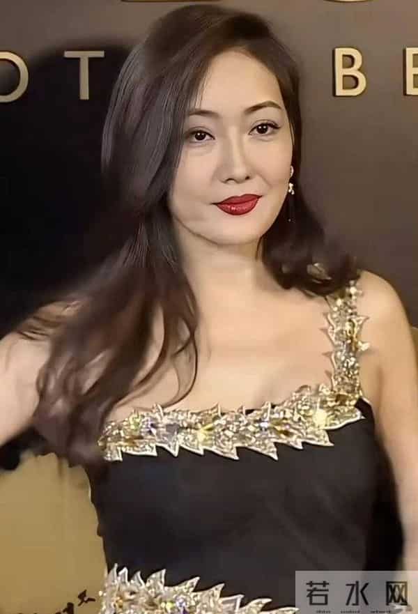 被老外骗财又骗色,反手就嫁北京亿万富豪,如今无儿无女也很受宠