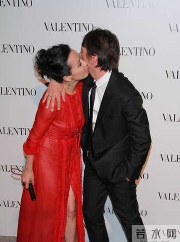 那些长相身材出众的女大明星们，却被老外吃了豆腐