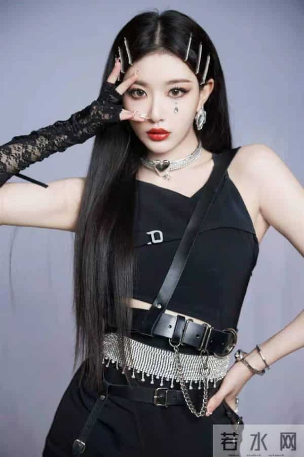 知名女星恋情疑曝光！酒吧通宵后同回住处，男方身份遭扒信息量大