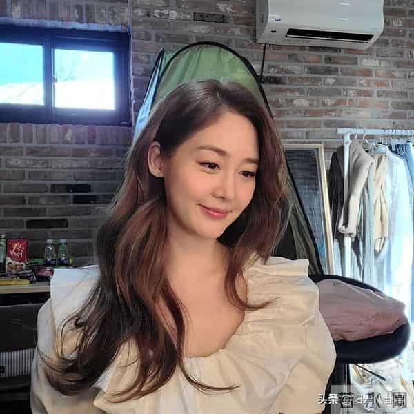 宋承宪前女友宣布怀孕,与运动员老公相爱7年,40岁才怀上双胞胎