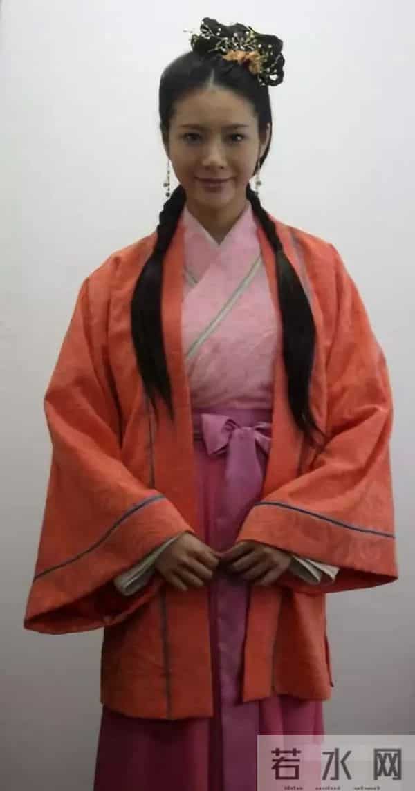 她嫁豪门2年后死了:一代“岩女郎”,被家暴,27岁痛苦离去