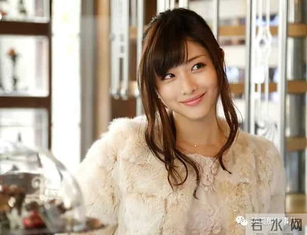 石原里美忽然宣布与圈外男友成婚!网友"老婆没了"冲上热搜…