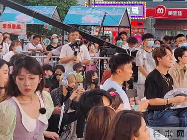 极目快评｜杨迪为与ESO一同录节目发声致歉，为什么我们不能容忍ESO上位？