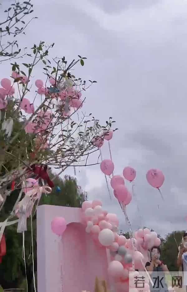 乔任梁迎34岁冥诞,父母放飞气球为其庆生,现场浪漫却惹人落泪