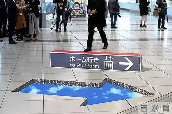 Jan 31 双语新闻精选:日本地铁推错视立体标志 Railway launches surreal signs