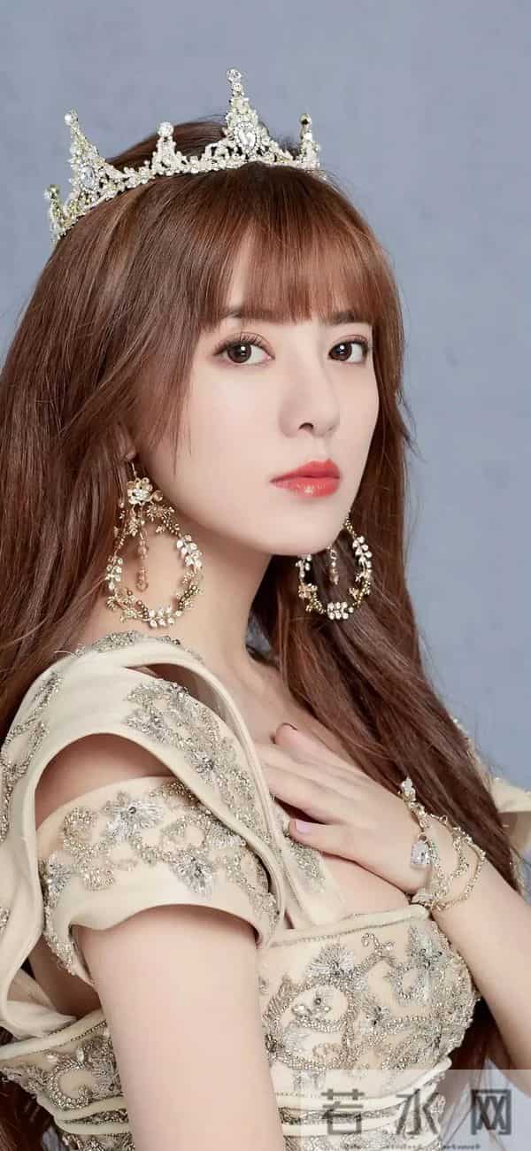 “隐形富婆”阿兰：手戴亿万天珠，21岁打败王菲，在日本比肩成龙