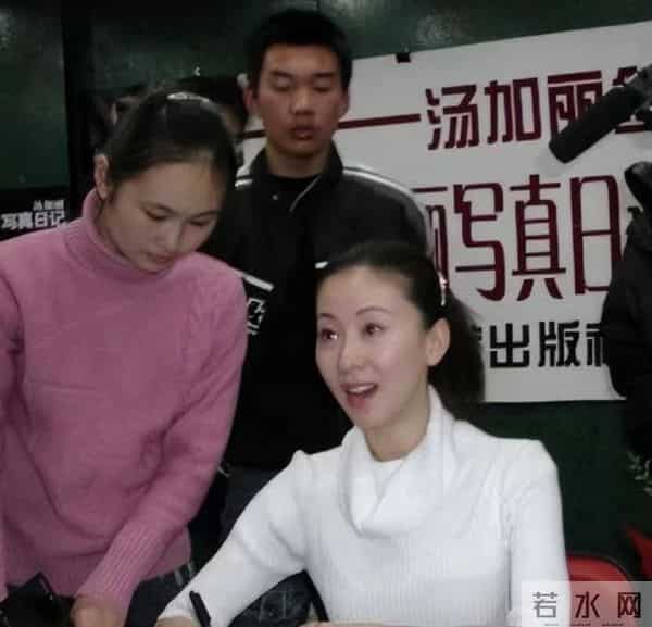 “初代裸模”汤加丽：父亲不认她，丈夫气得离婚，23年后救赎自己