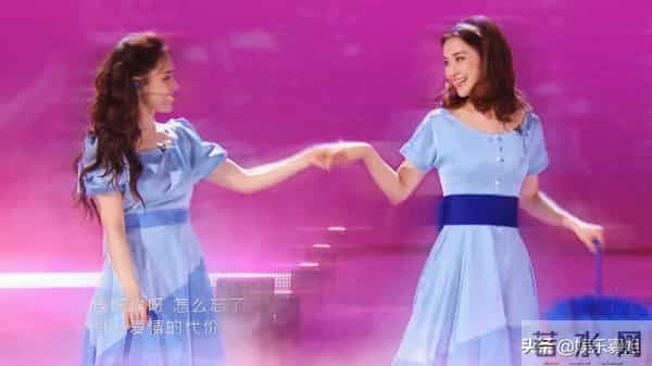 心动!《乘风破浪》阿娇对阿sa这满眼宠溺的一吻,直接燃爆全场