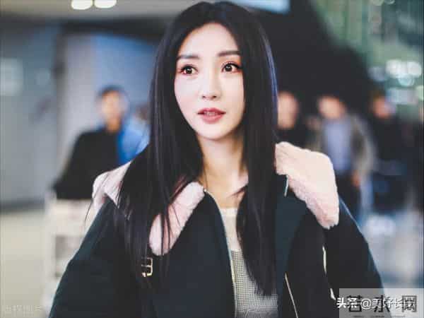 高清多图：柳岩在陕西卫视工作的旧照，青涩懵懂被评价是“丑女”